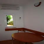 Mia * بوستيرا
