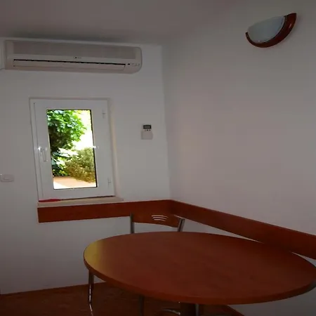 Mia * Postira