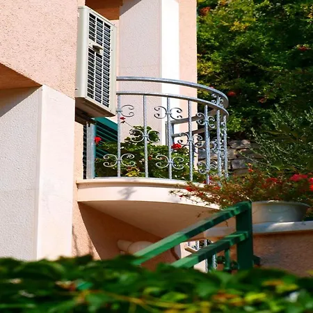 Mia Apartman